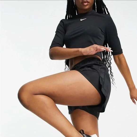 Nike Running Run Division tempo luxe 2in1 shorts in black - Picture 12 of 13